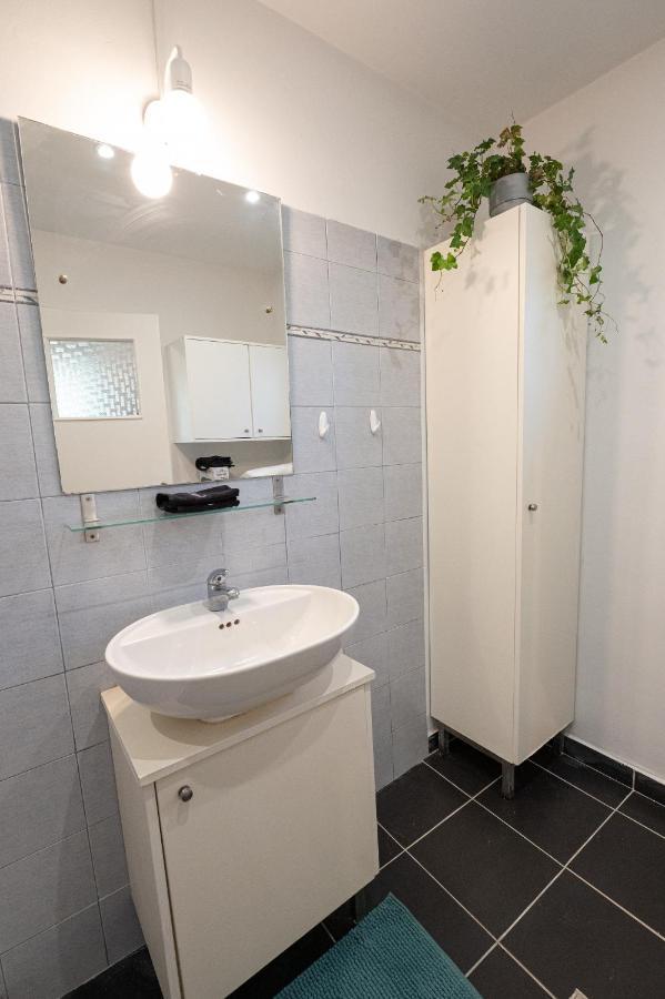 Sunny Yard Apartments Порос Экстерьер фото