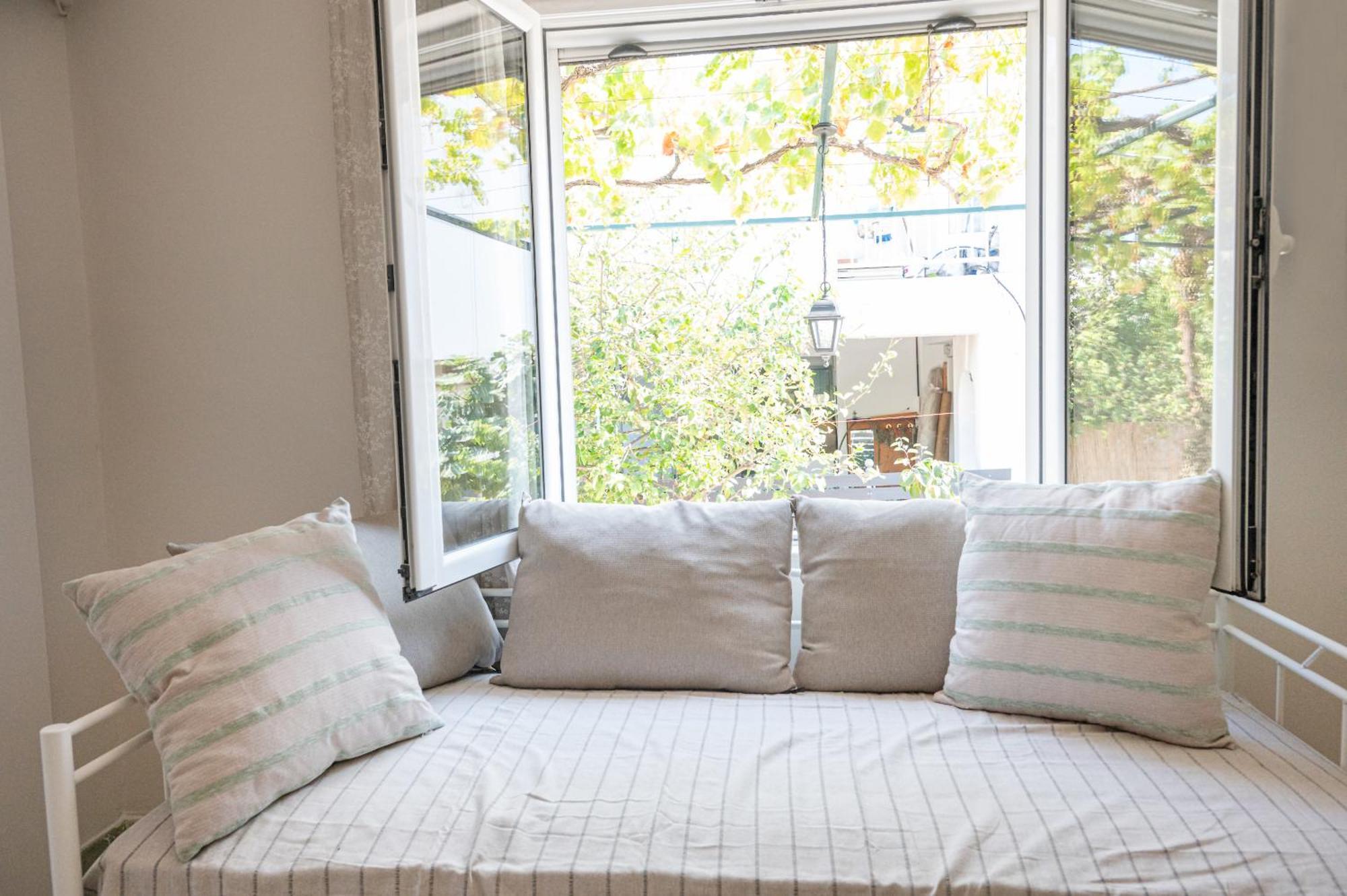 Sunny Yard Apartments Порос Экстерьер фото